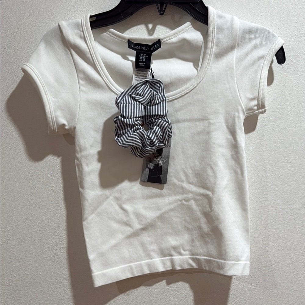 White Women's XS Short Sleeve Crop Top with Scrunchy